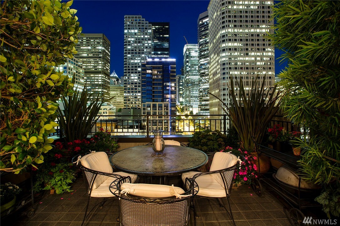 Property Photo:  1009 Western Ave 1208  WA 98104 