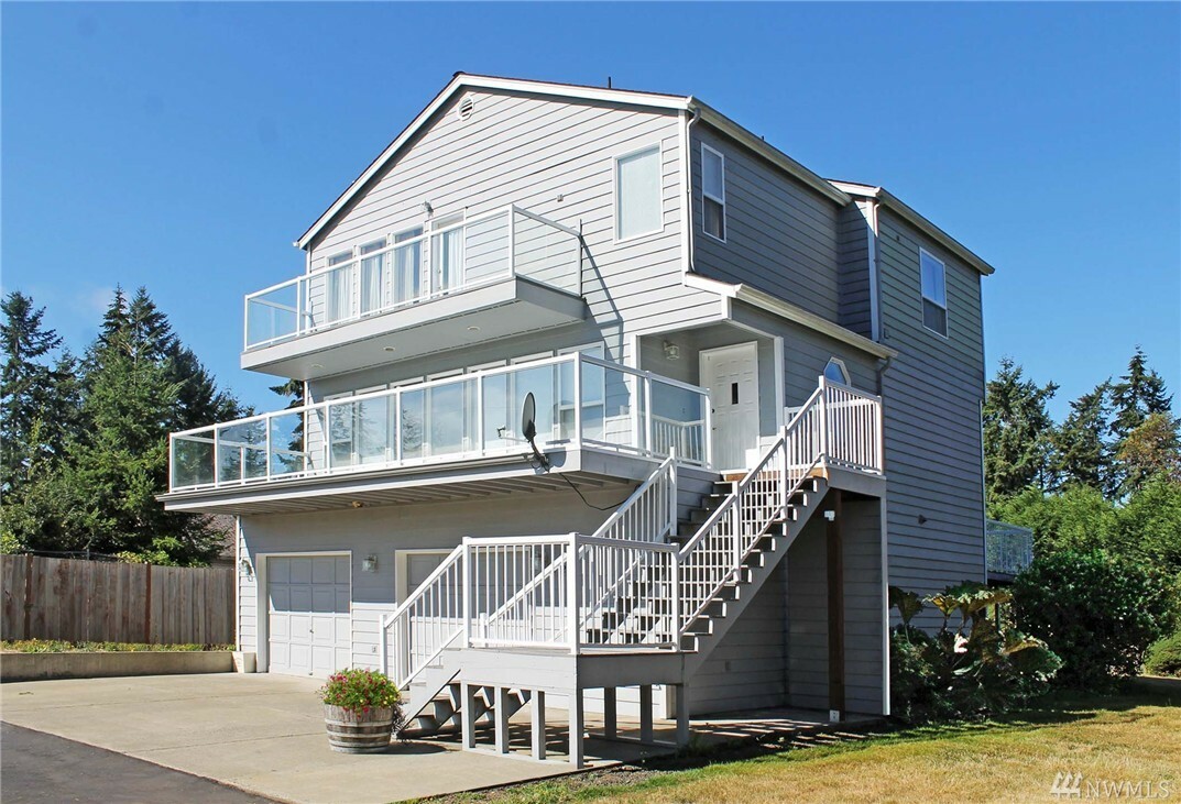 Property Photo:  11297 SE Sedgwick Rd  WA 98366 