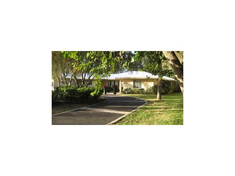 Property Photo:  427 S Shore Drive  FL 34234 