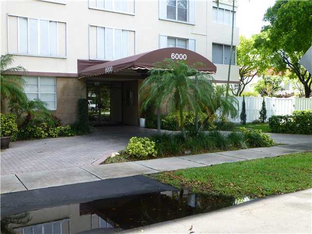 Property Photo: 6000 NE 22nd Wy 4B FL 33308