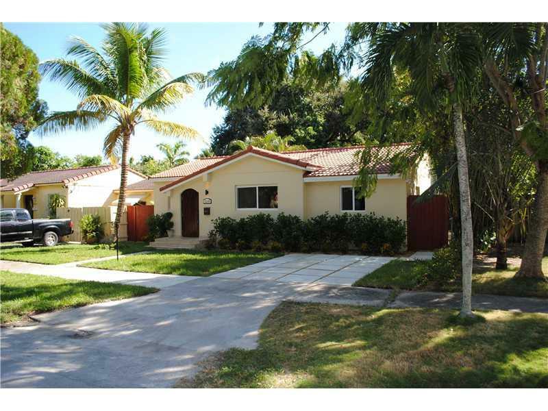 Property Photo:  2350 Tequesta Ln  FL 33133 