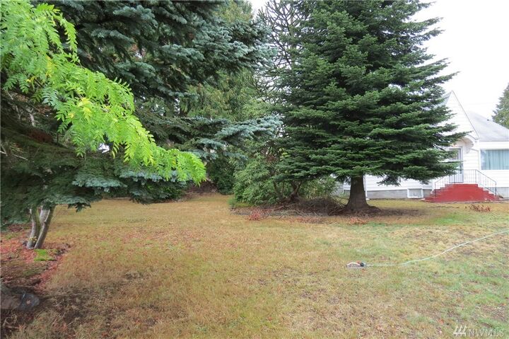 Property Photo: 6726 Highland Dr WA 98203