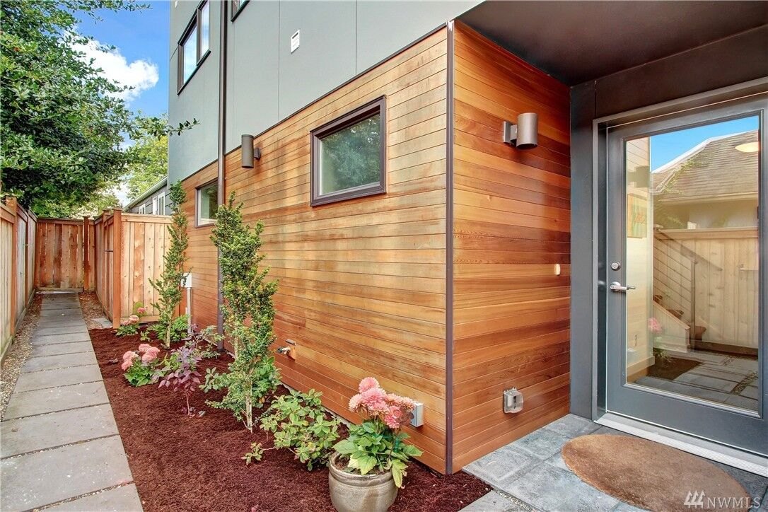 Property Photo: 3009 62nd Ave SW A WA 98116