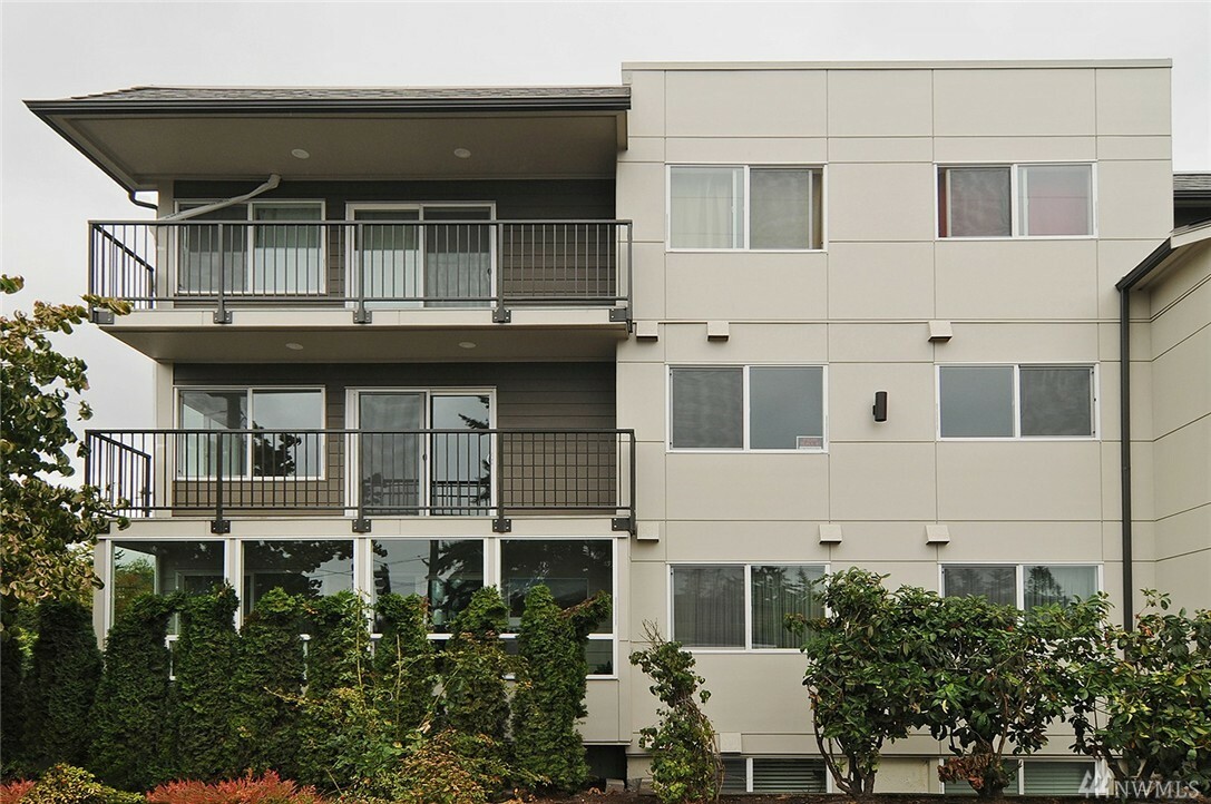Property Photo:  11556 Greenwood Ave N 304  WA 98133 