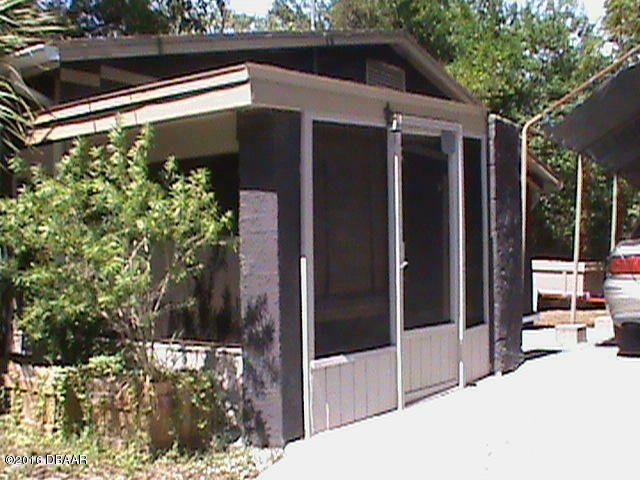 Property Photo: 901 Redwood Street FL 32117
