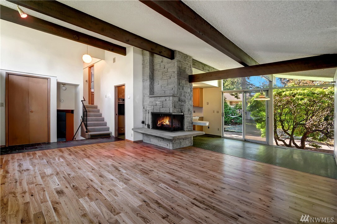 Property Photo: 13819 Dayton Ave N WA 98133