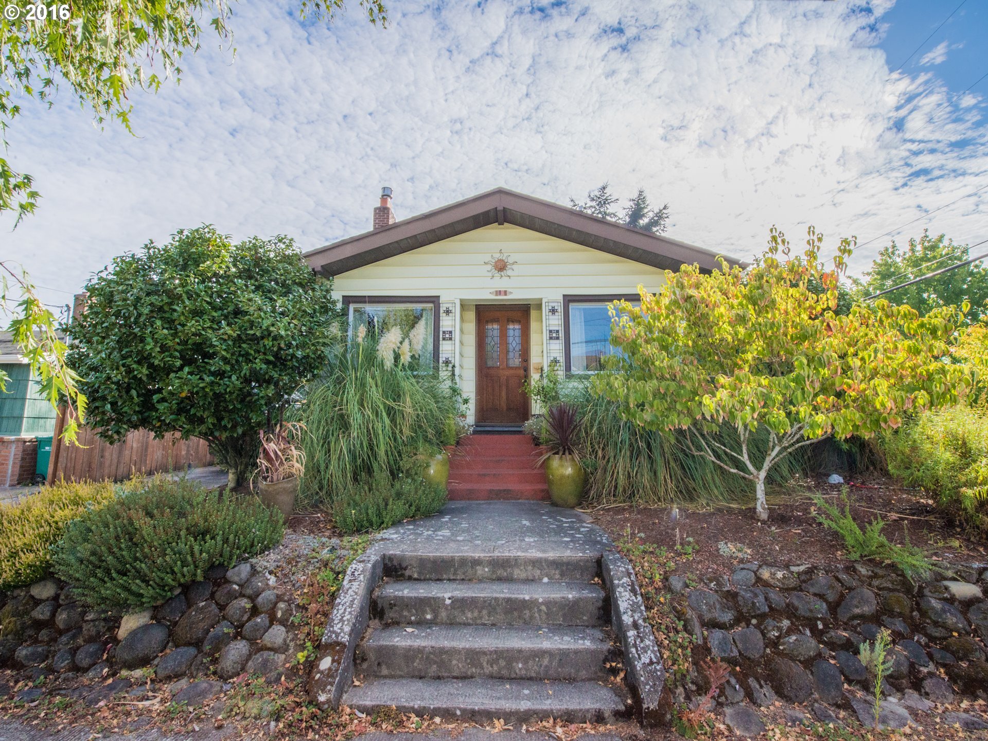 Property Photo:  1006 NE 79th Ave  OR 97213 