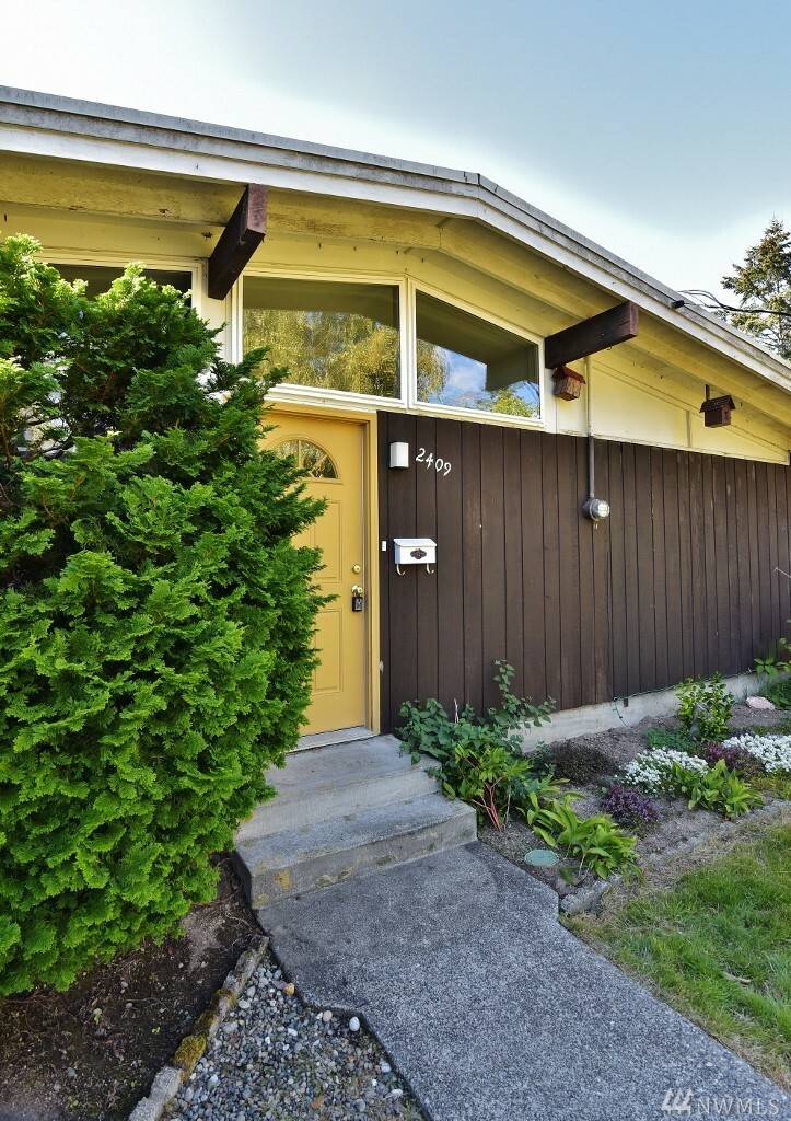 Property Photo:  2409 Trenton Ave NE  WA 98310 