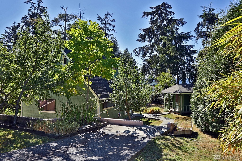 Property Photo: 3300 Mardell Dr WA 98260