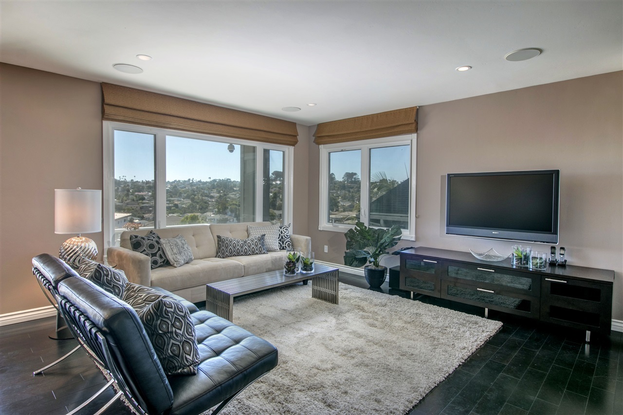 Property Photo: 3560 Tennyson CA 92106