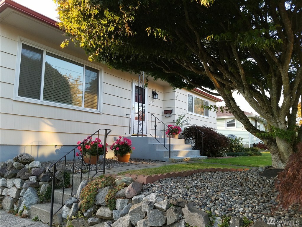 Property Photo:  3237 Solie Ave  WA 98310 