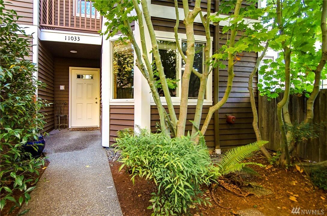 Property Photo:  11033 Greenwood Ave N B  WA 98133 