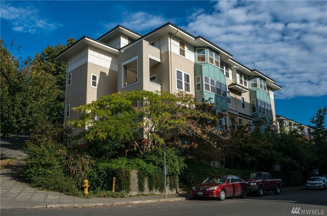 Property Photo: 800 Hiawatha Place S C WA 98144