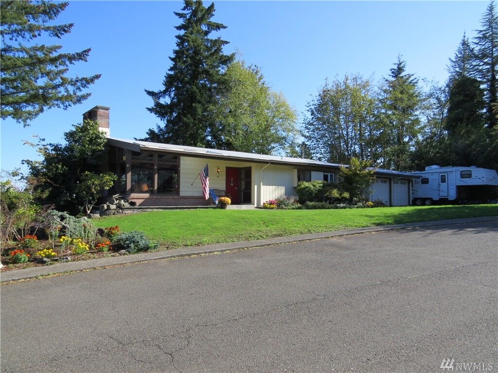 Property Photo:  141 Hawthorne Lane  WA 98584