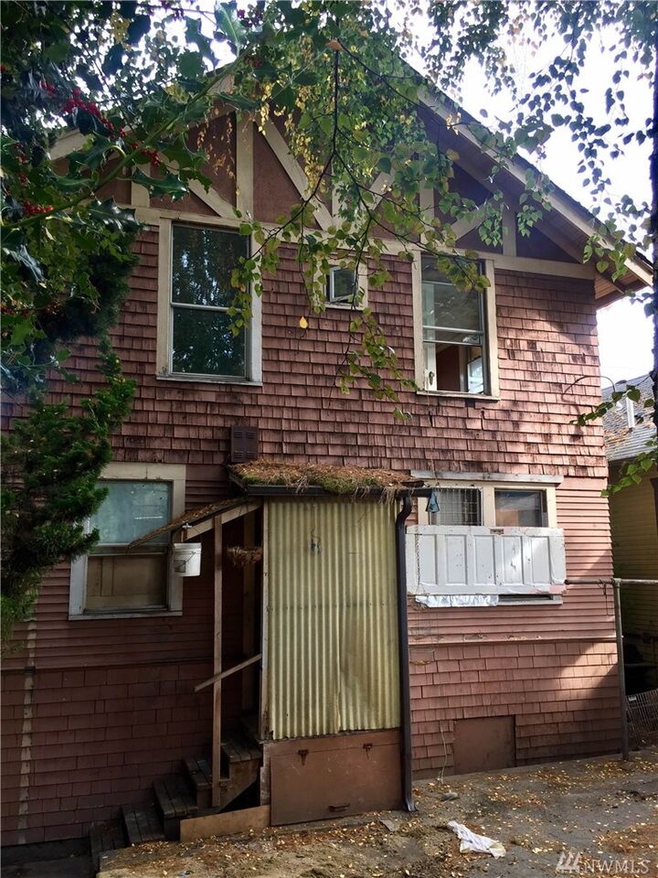 Property Photo: 4331 5th Ave NE WA 98105