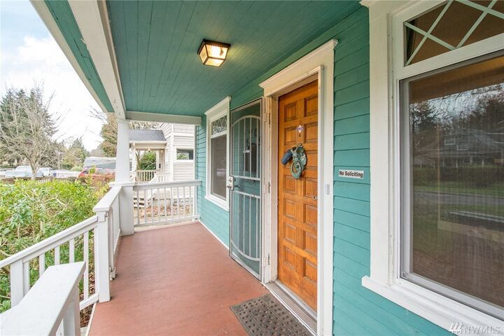 Property Photo:  1709 N Oakes St  WA 98406 