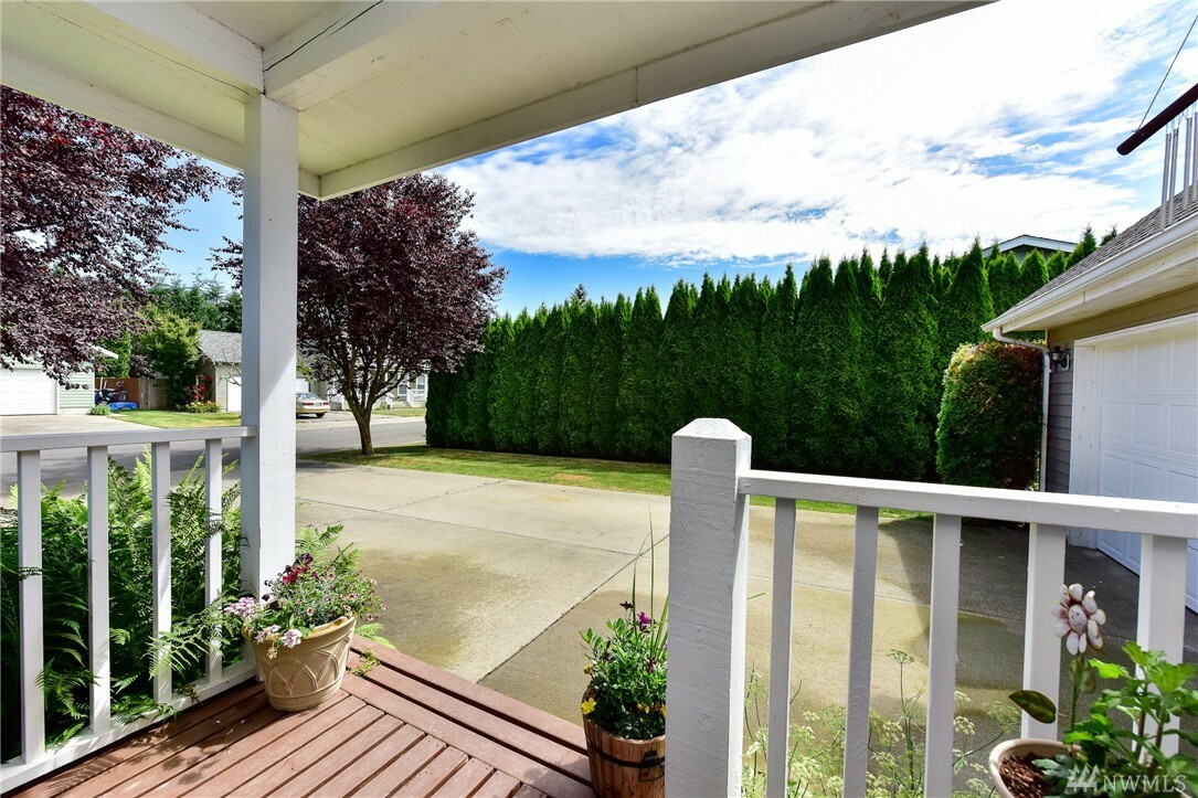 Property Photo:  407 Dennison Lane  WA 98276 