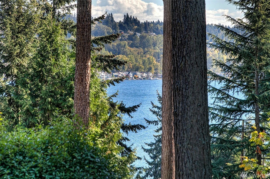 Property Photo: 5440 E Mercer Wy WA 98040