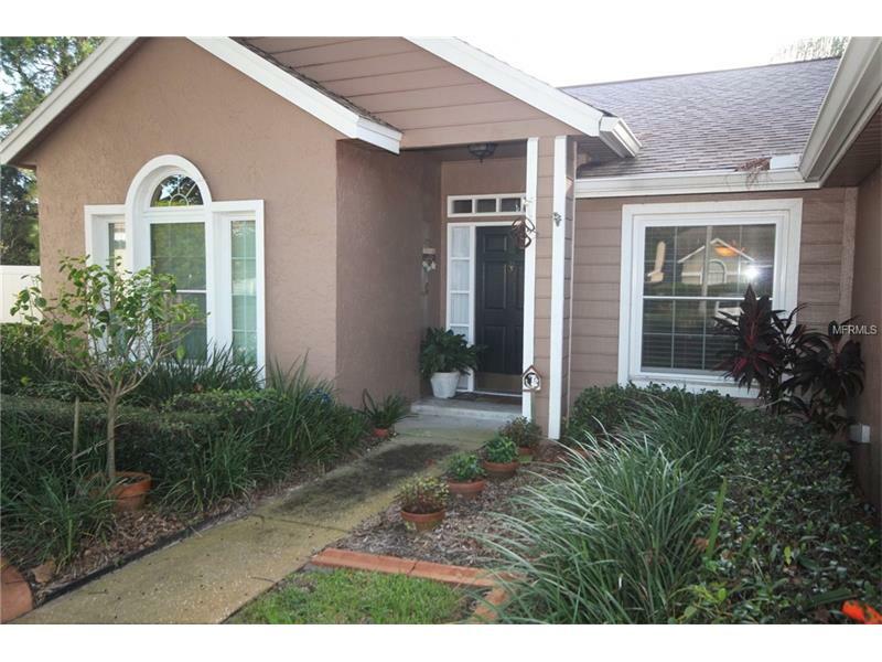 Property Photo: 822 E Charing Cross Circle FL 32746