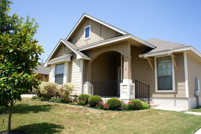 Property Photo: 1120 Twin Cove TX 78640