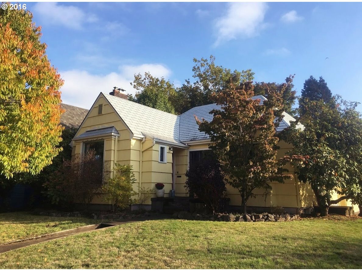 Property Photo: 1390 W 4th Ave OR 97402