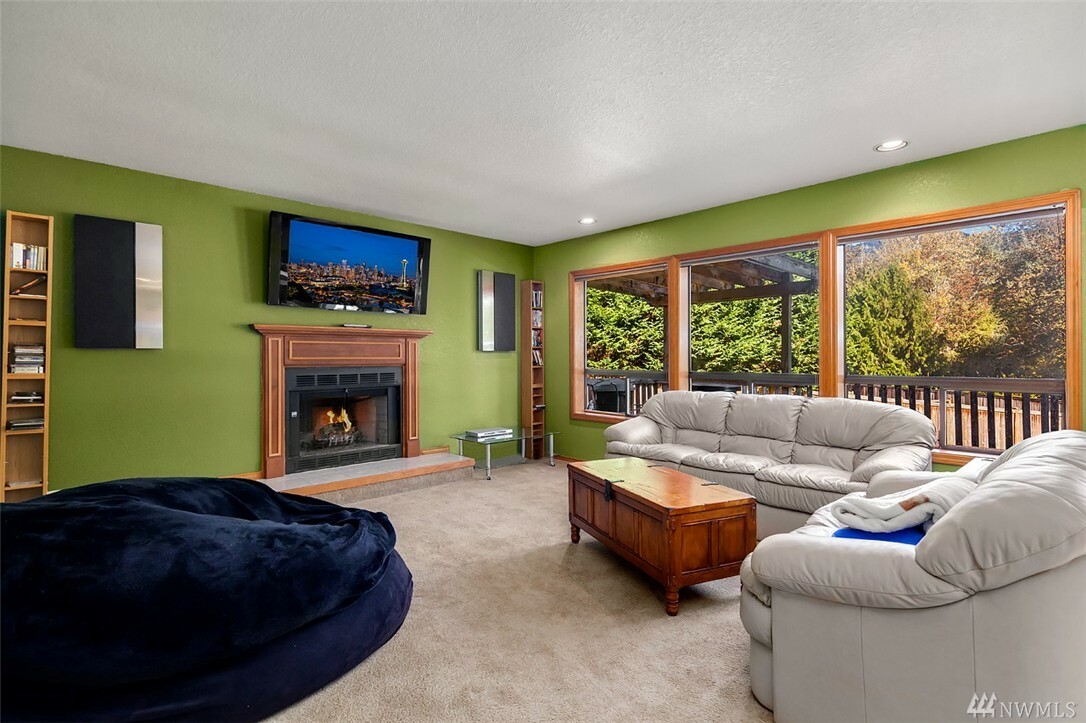 Property Photo: 20612 SE 136th St WA 98027