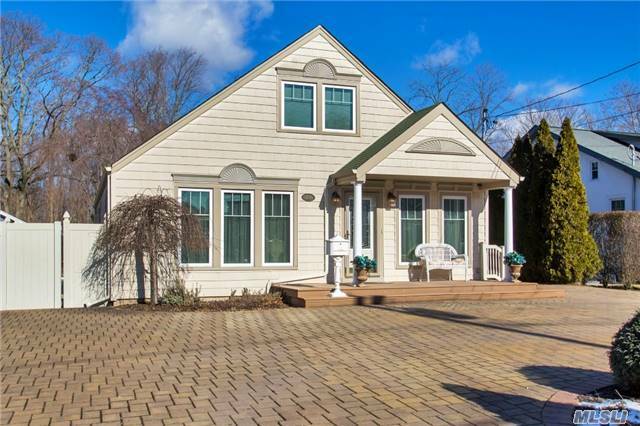 Property Photo:  21 Bowers Court  NY 11787 