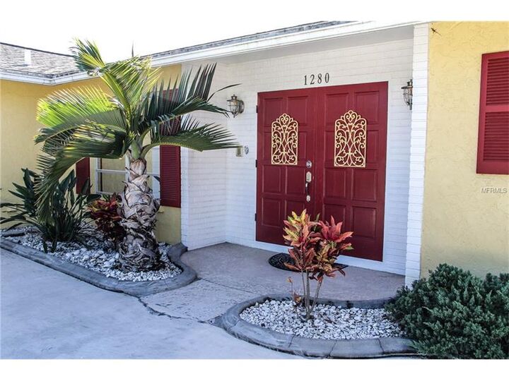 Property Photo: 1280 Lakeside Drive FL 34293
