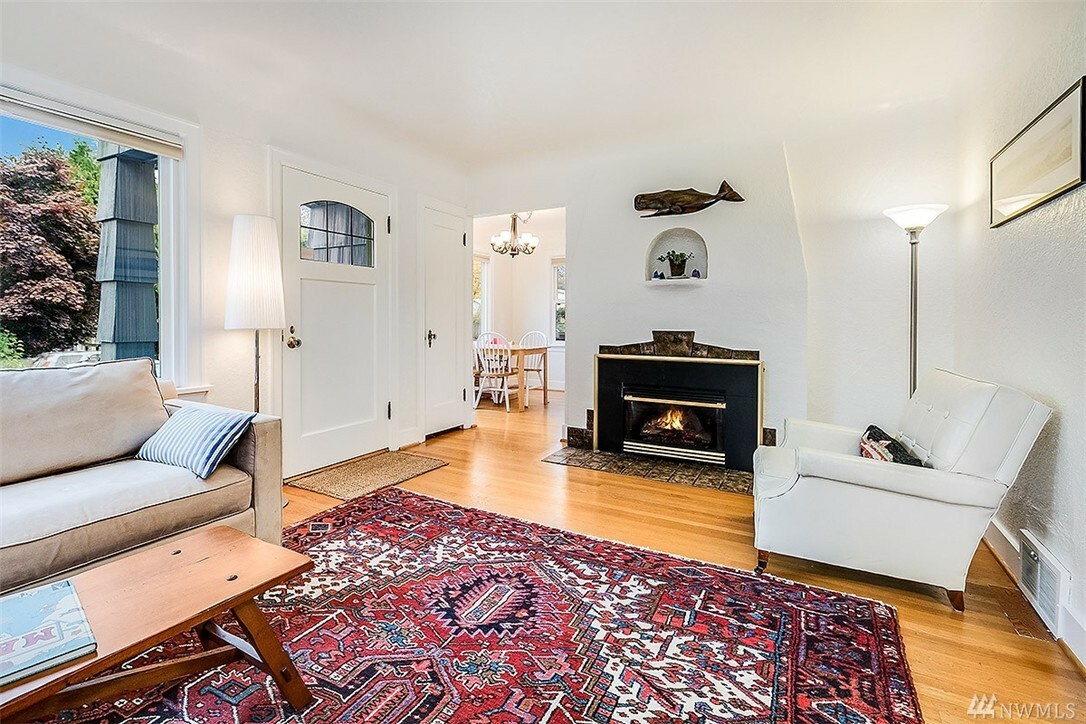 Property Photo: 1021 NE 97th St WA 98115