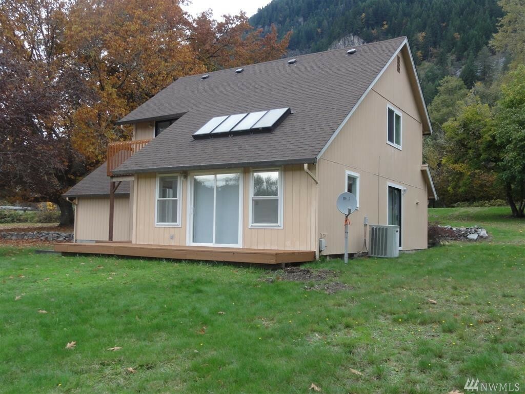 Property Photo:  1150 Silverbrook Rd  WA 98377 