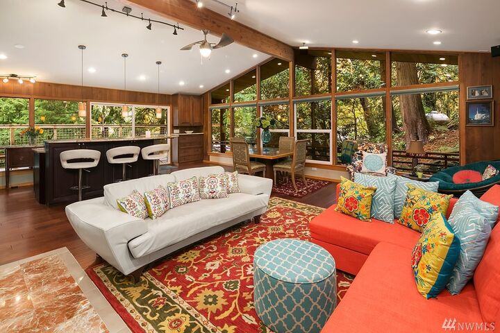 Property Photo: 10016 Renton-Issaquah Rd SE WA 98027