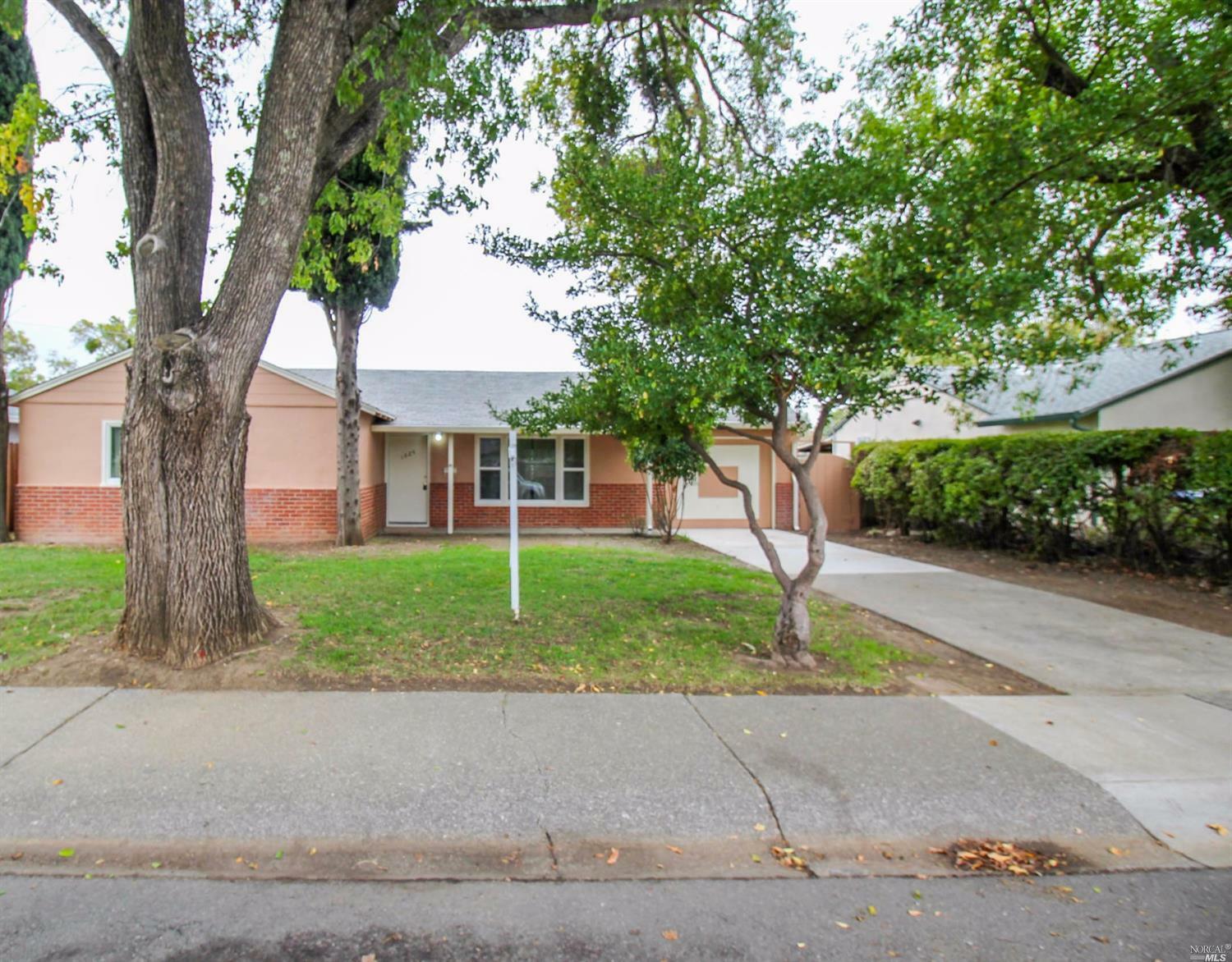 Property Photo:  1825 Vermont Street  CA 94533 