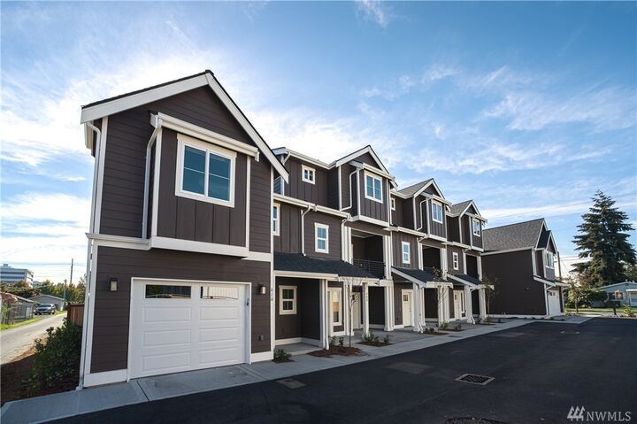 Property Photo:  604 Morris Ave S  WA 98057 