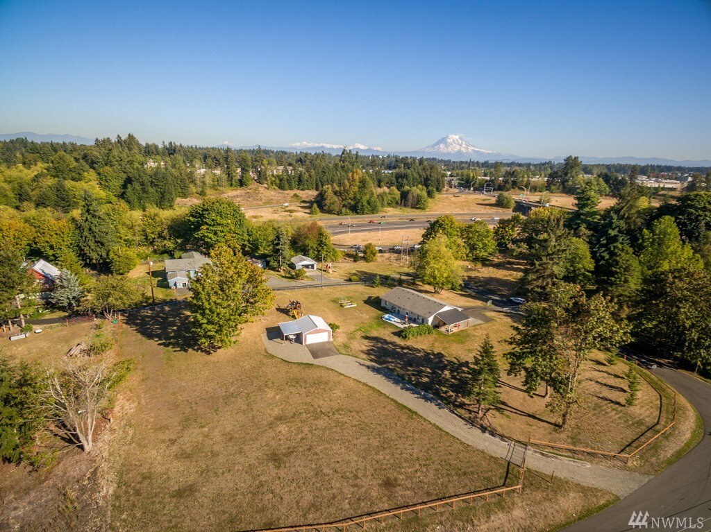 Property Photo:  423 30th Ave SW  WA 98373 