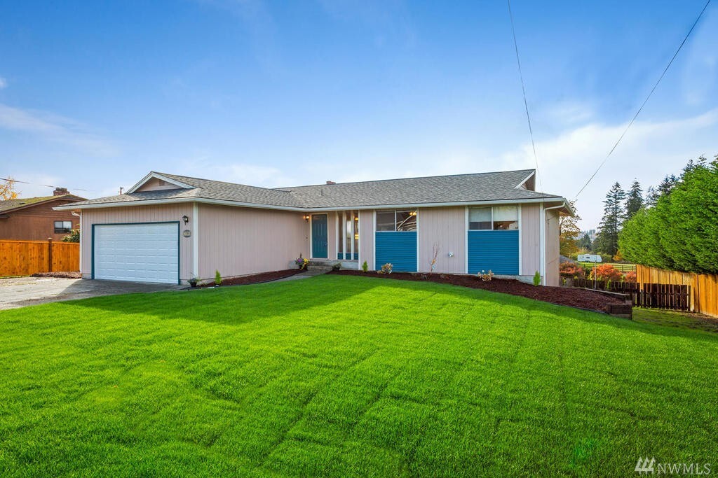 Property Photo: 109 23rd Ave WA 98354