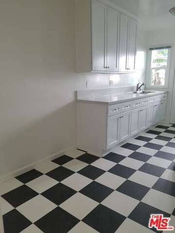 Property Photo: 1845 N Normandie Ave 3 CA 90027