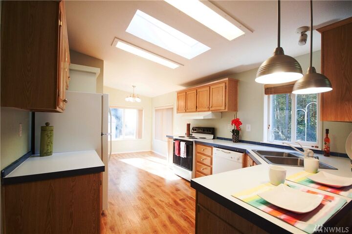 Property Photo:  21102 89th Av Ct E  WA 98338 