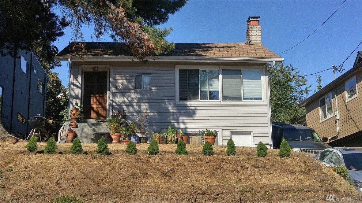 Property Photo:  411 20th Ave  WA 98122 