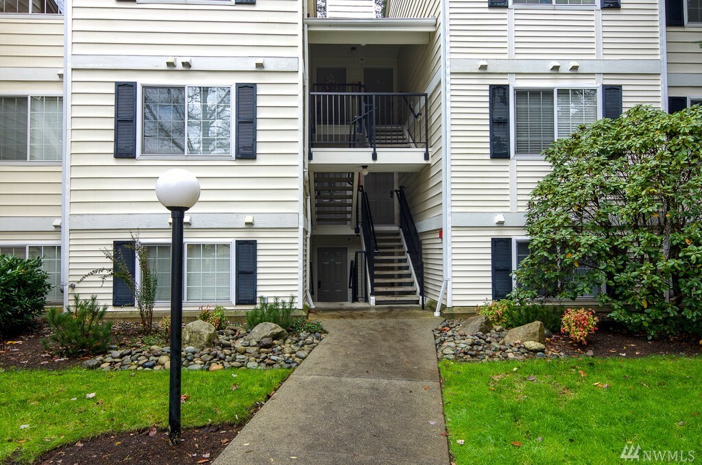 Property Photo:  580 Front St S A-302  WA 98027 