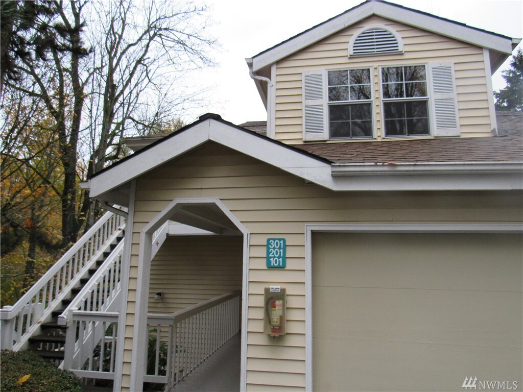 2540 118th Ave SE 1-201  Bellevue WA 98005 photo