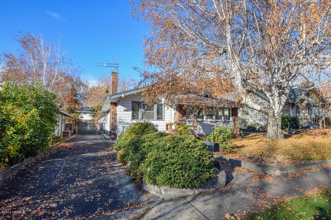 Property Photo: 210 S 15th Ave WA 98902