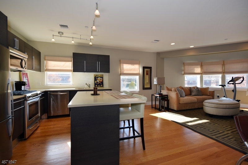 Property Photo:  268 Main St, Unit 3  NJ 07940 