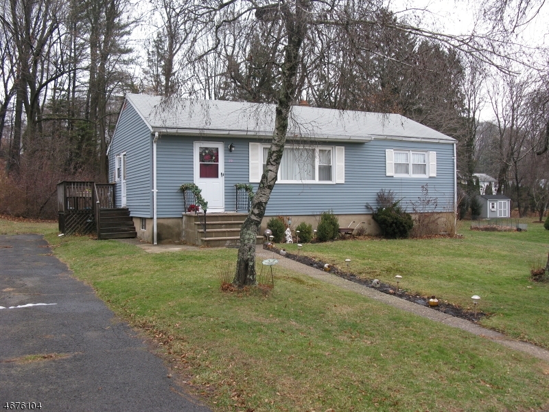 Property Photo:  19 Oak Dr  NJ 07869 