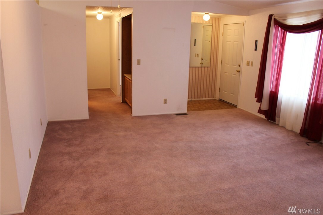 Property Photo: 1135 Foothills Lane 18 WA 98801