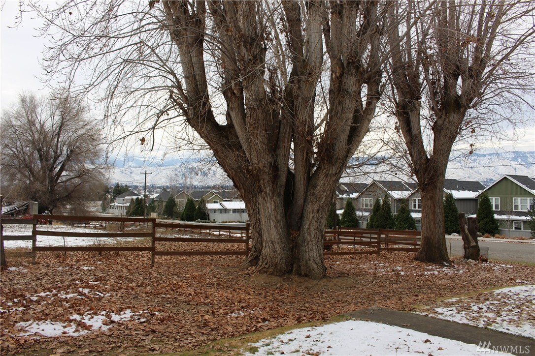 Property Photo: 2495 NW Columbia Ave WA 98802