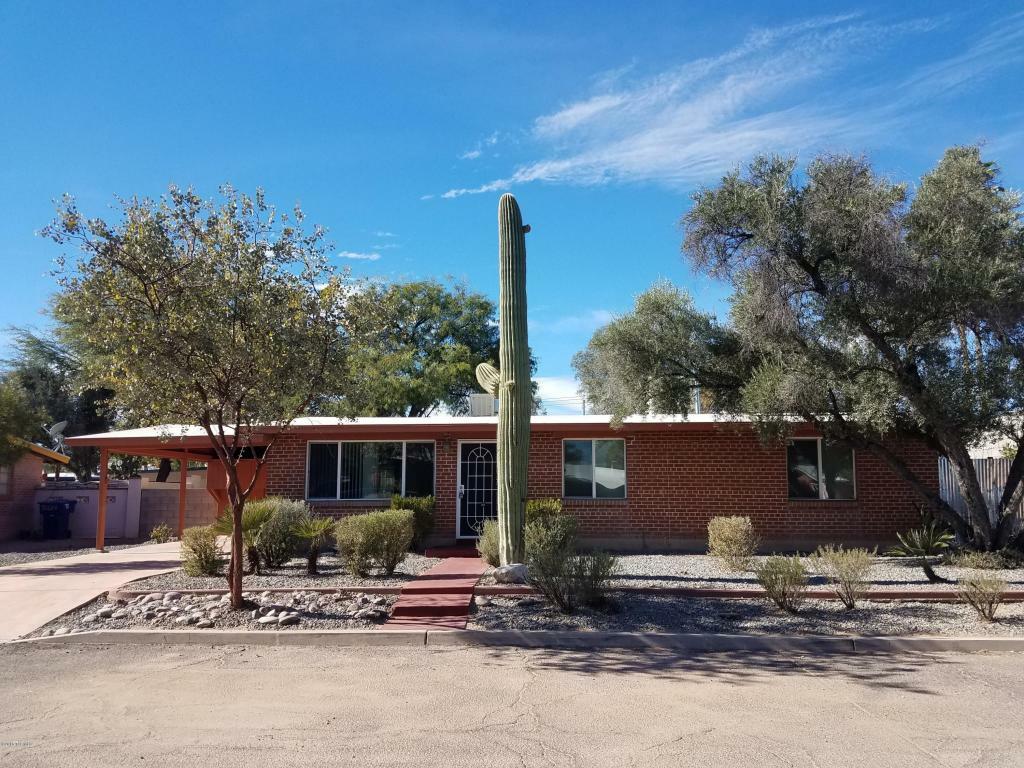 Property Photo:  209 N Rojen Court  AZ 85711 