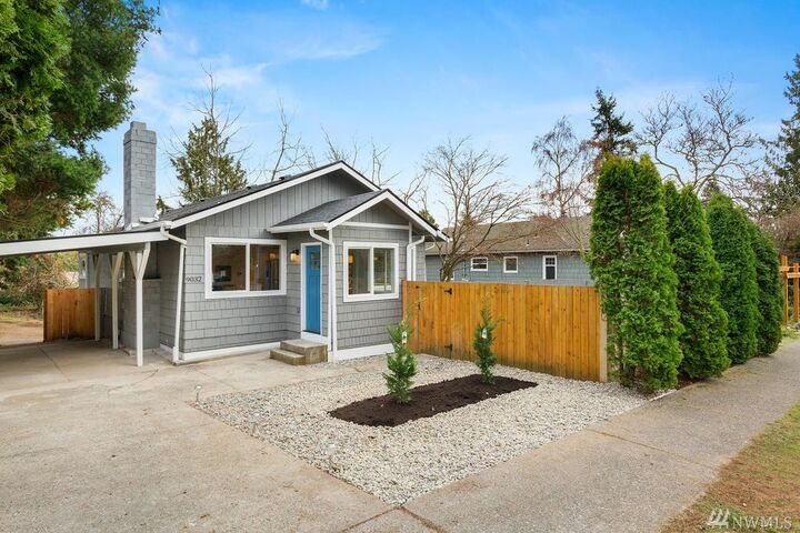 9032 32nd Ave SW  Seattle WA 98126 photo