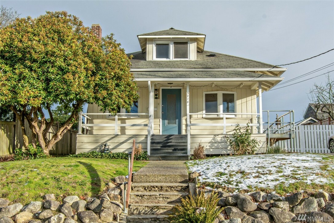 Property Photo: 3718 Walnut Ave SW WA 98116