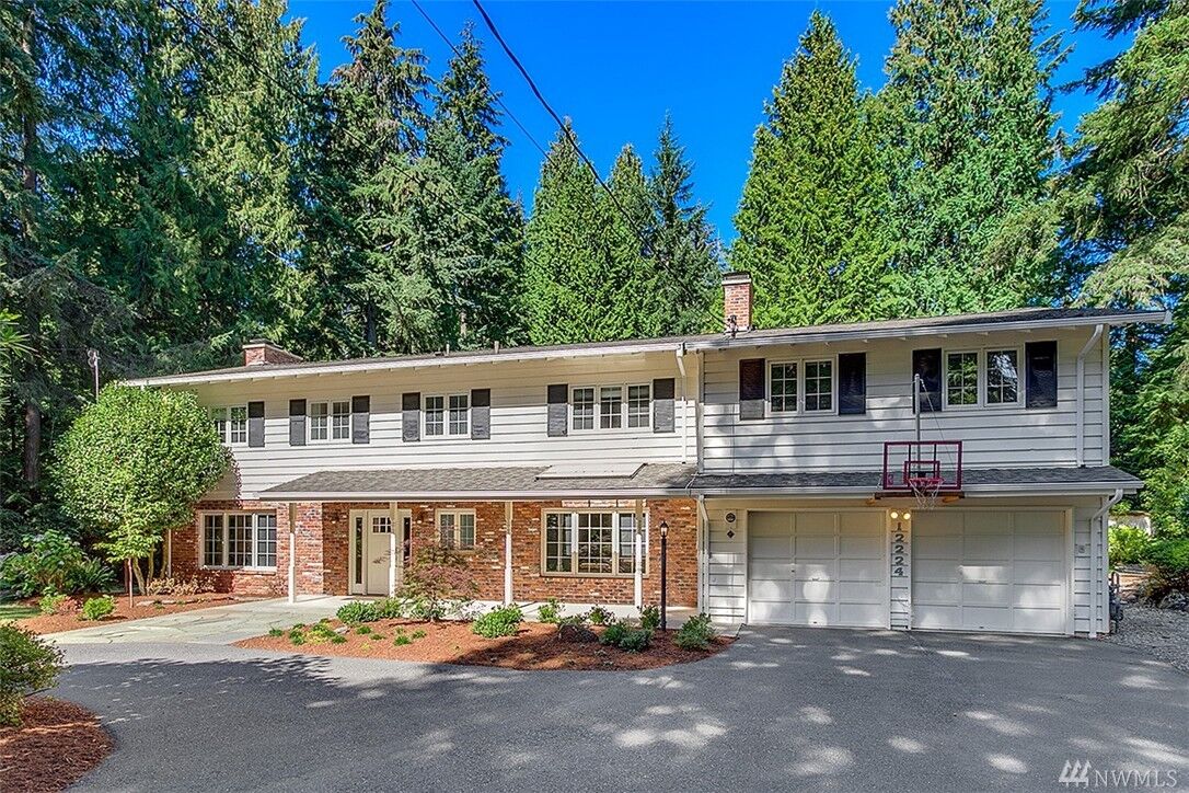 Property Photo:  12224 NE 39th St  WA 98005 