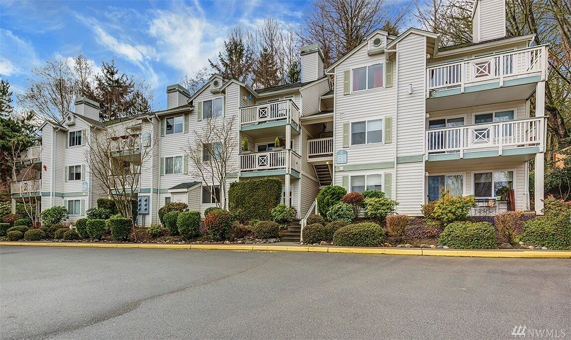 Property Photo: 9910 NE 137th St C110 WA 98034